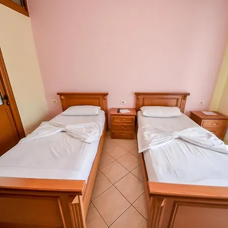 Bar Geraldo Gjirokastër